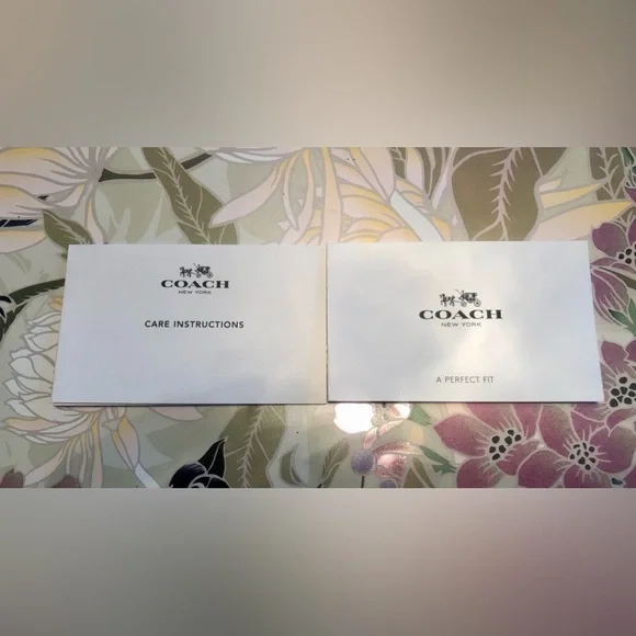 Classic Coach Black Leather Wristlet Wallet NWT,NIB,BRAND NEW FESTIVE Gift Box! - Picture 5 of 14